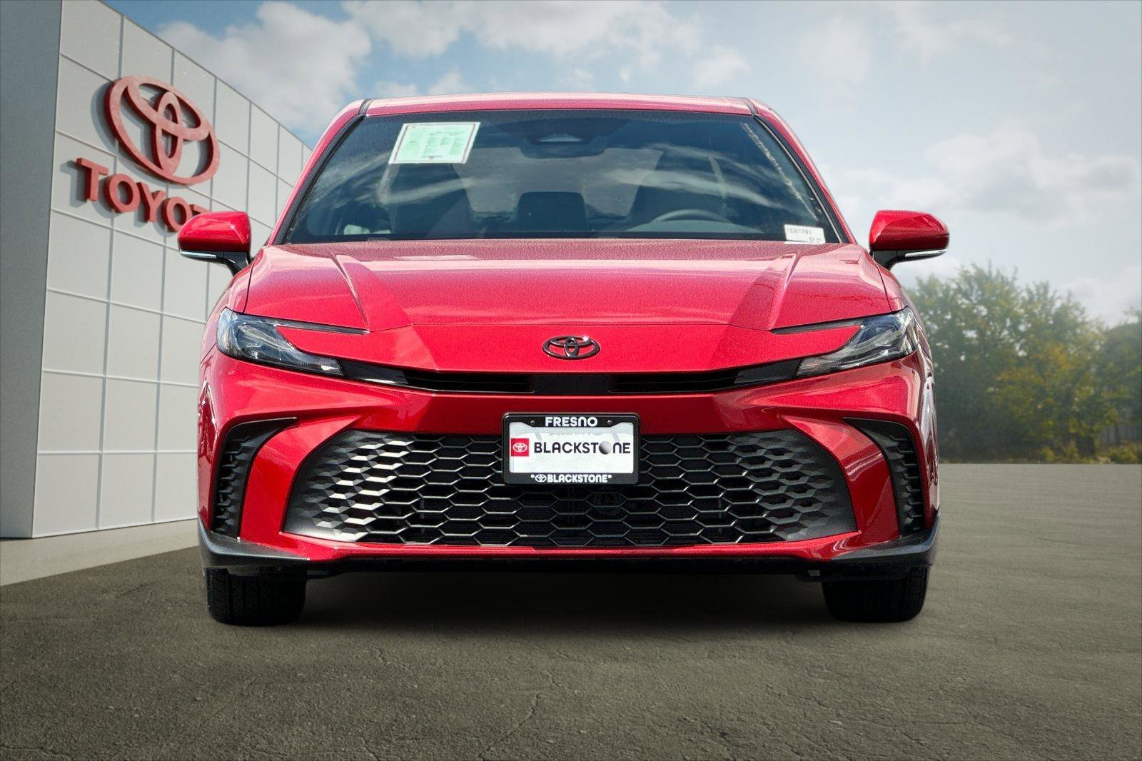 2026 Toyota Camry SE - Photo 8