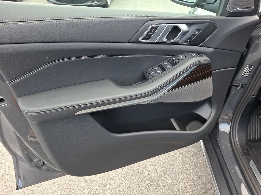 Used 2026 Gray Metallic BMW xDrive40i image 13