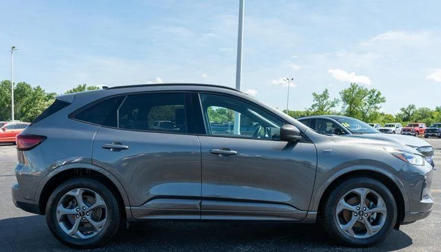 Used 2023 Gray Ford ST-Line image 5