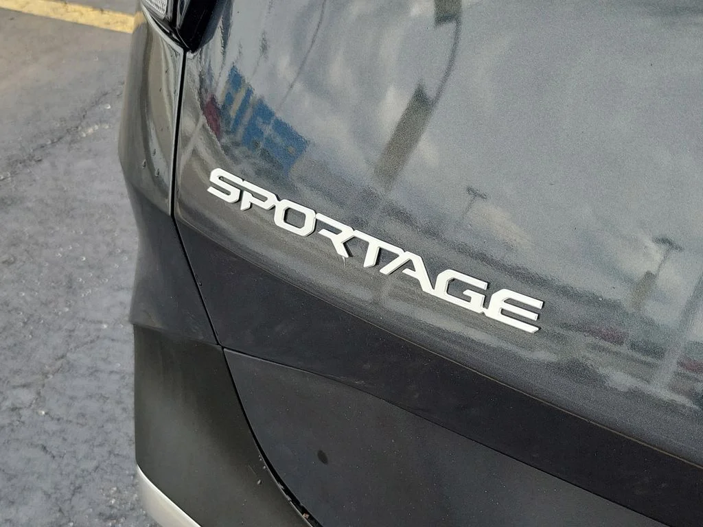 2025 Kia Sportage LX - Photo 8