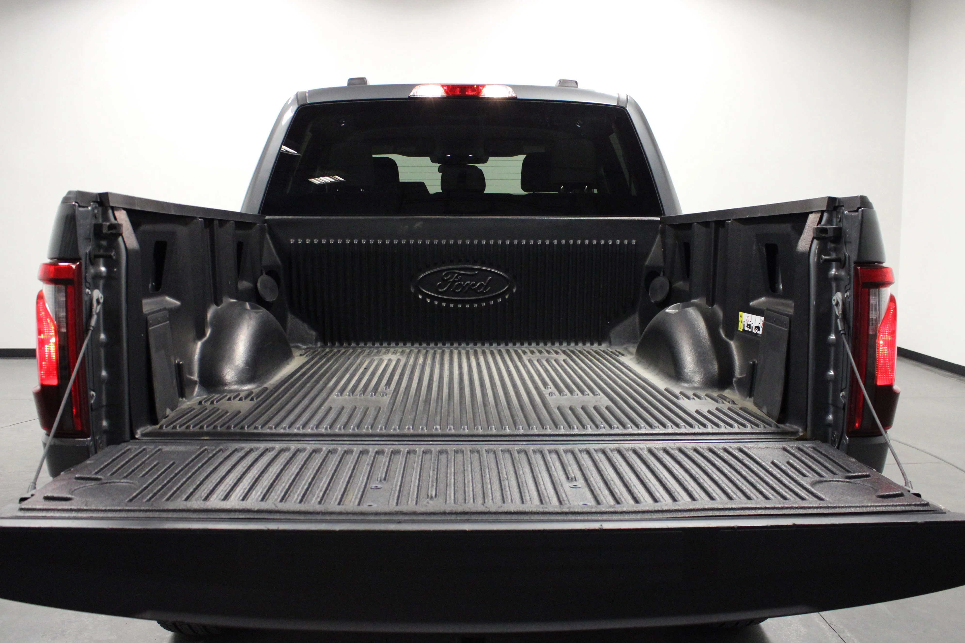 Used 2025 Carbonized Gray Metallic Ford XLT image 14