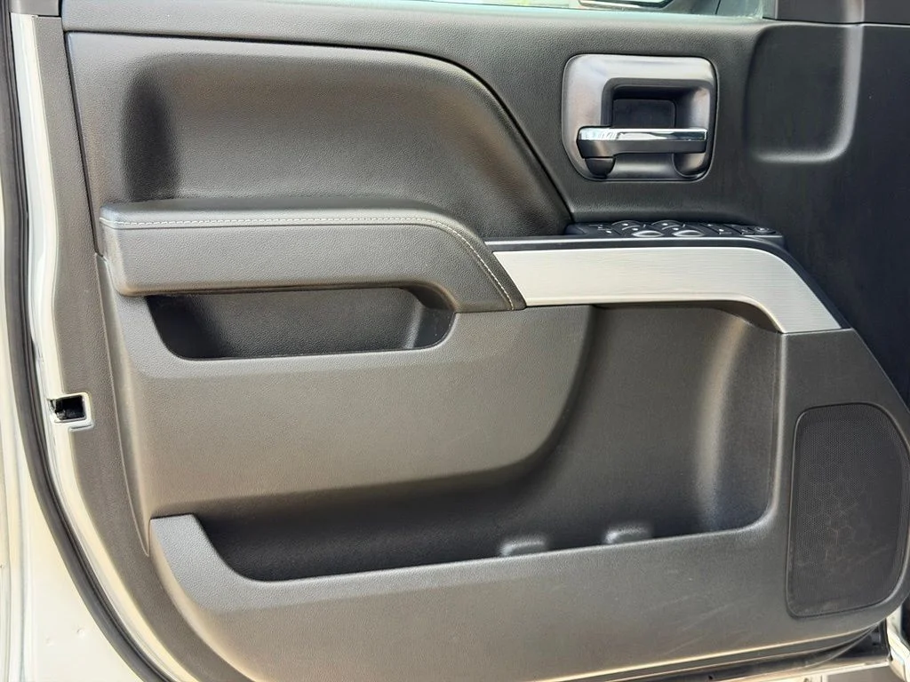 Used 2015 Silver Chevrolet LT image 22