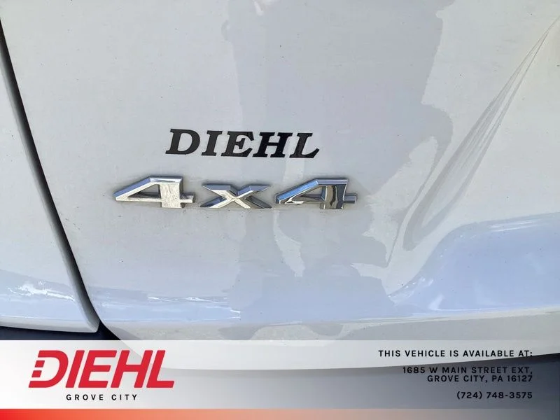 Used 2022 White Jeep Latitude Lux image 12