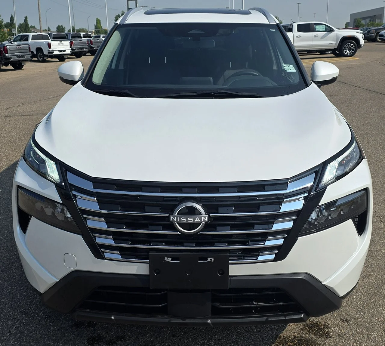 Used 2024 PEARL WHITE Nissan SV Moonroof AWD image 8