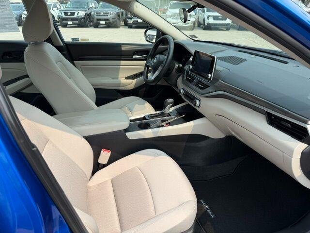 Used 2025 Bluestone Pearl Nissan SV image 7