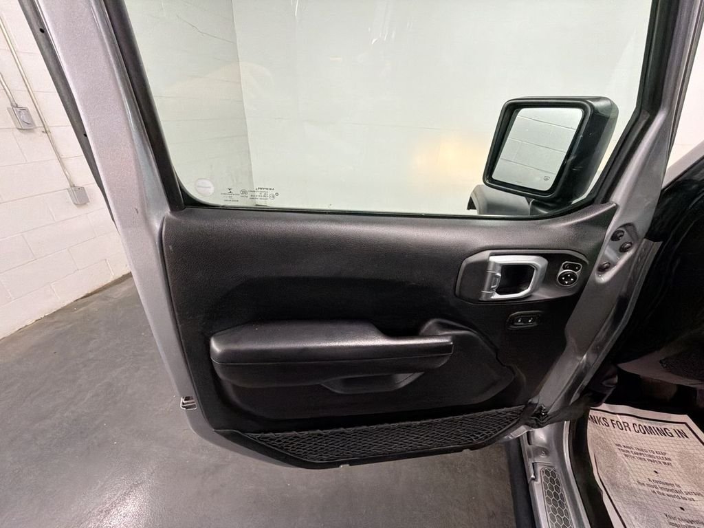 Used 2020 Silver Jeep Rubicon 4x4 image 21
