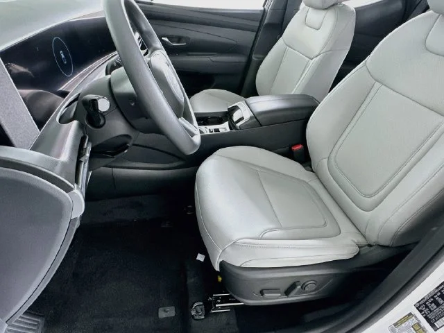 New 2027 White Hyundai SEL image 9