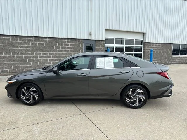 Used 2025 Amazon Gray Hyundai SEL Convenience image 10