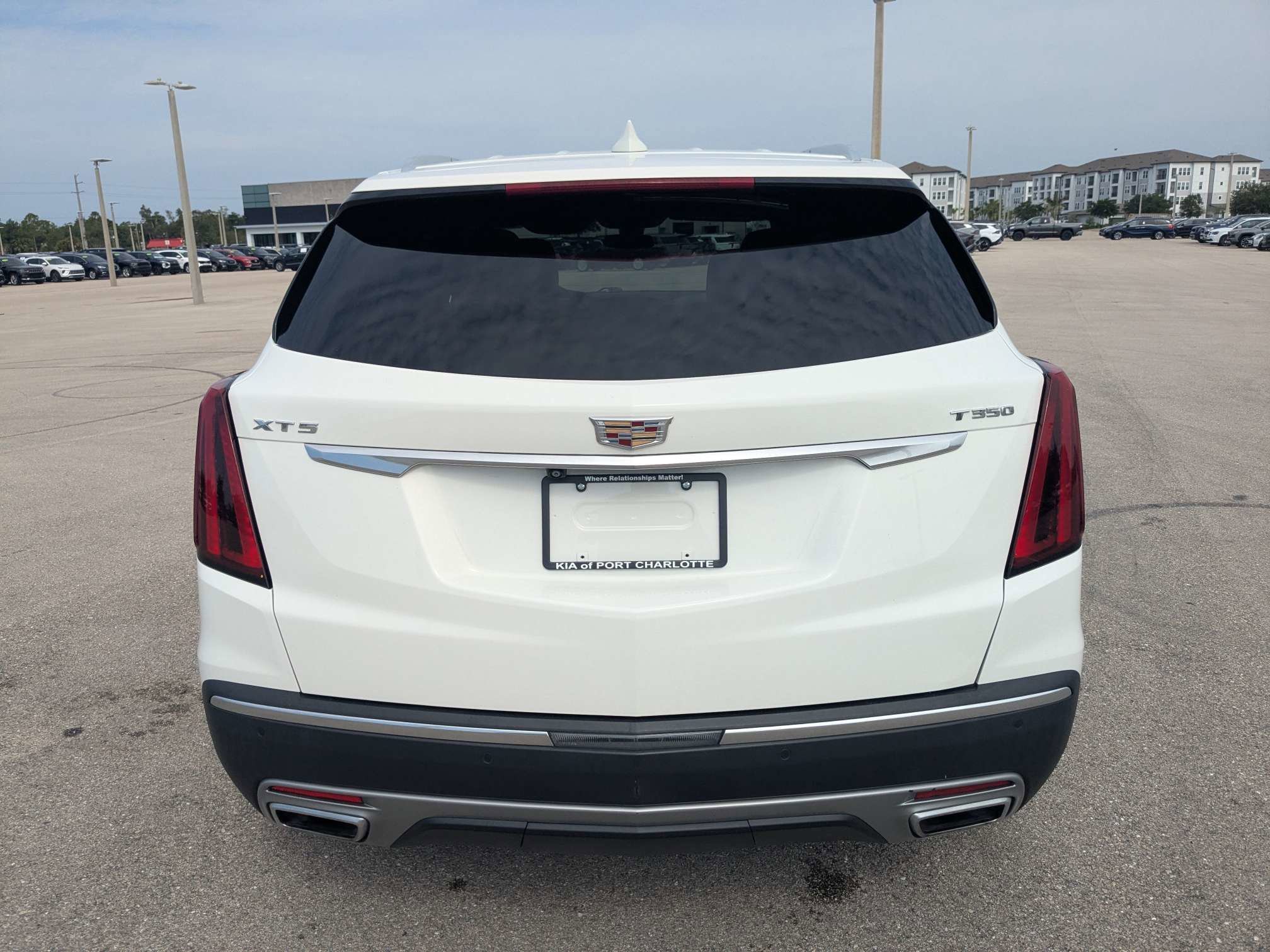 Used 2022 Mary Kay Pearl Tri-Coat Cadillac FWD Premium Luxury image 6