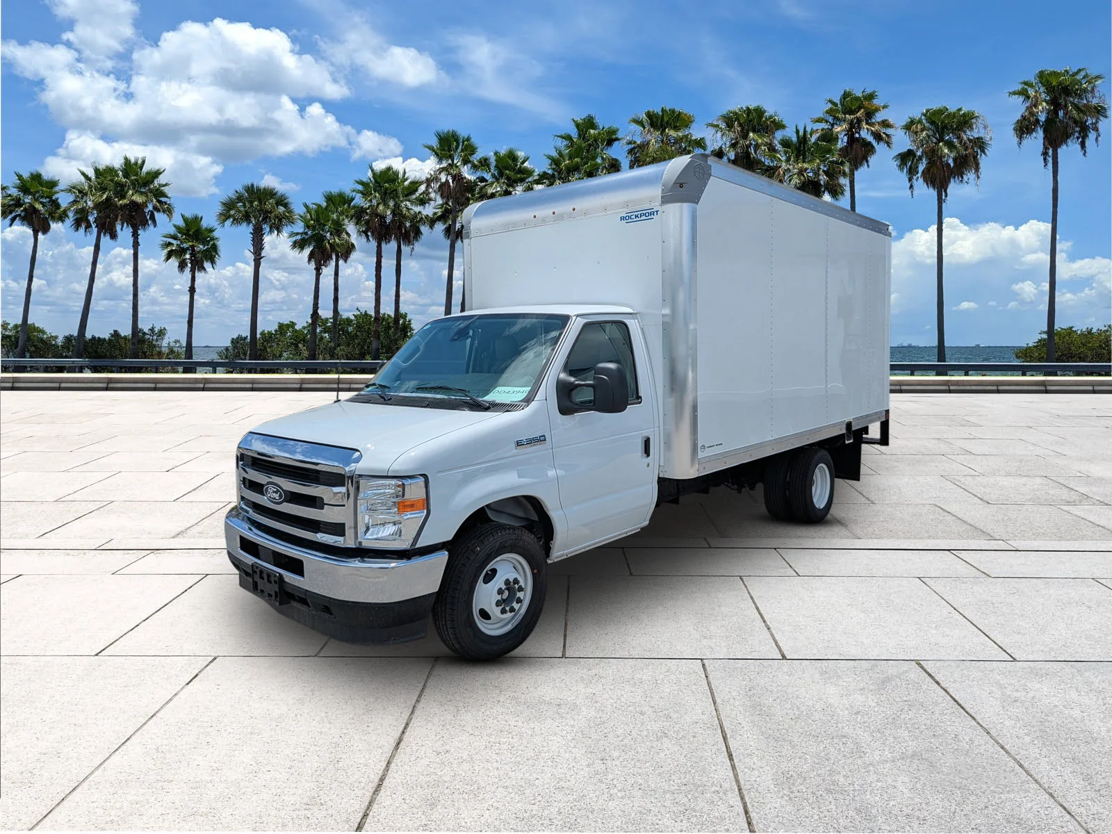 New 2026 Oxford White Ford E-350 SRW image 4