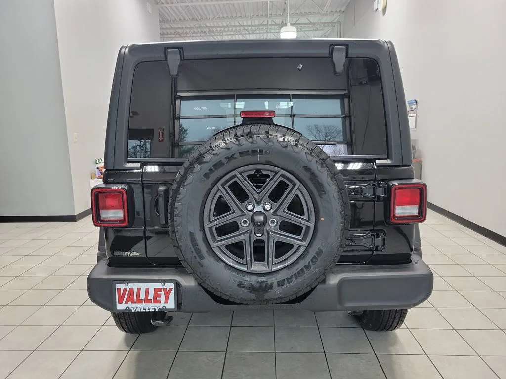 New 2026 Black Clear-Coat Exterior Paint Jeep Sport S image 5