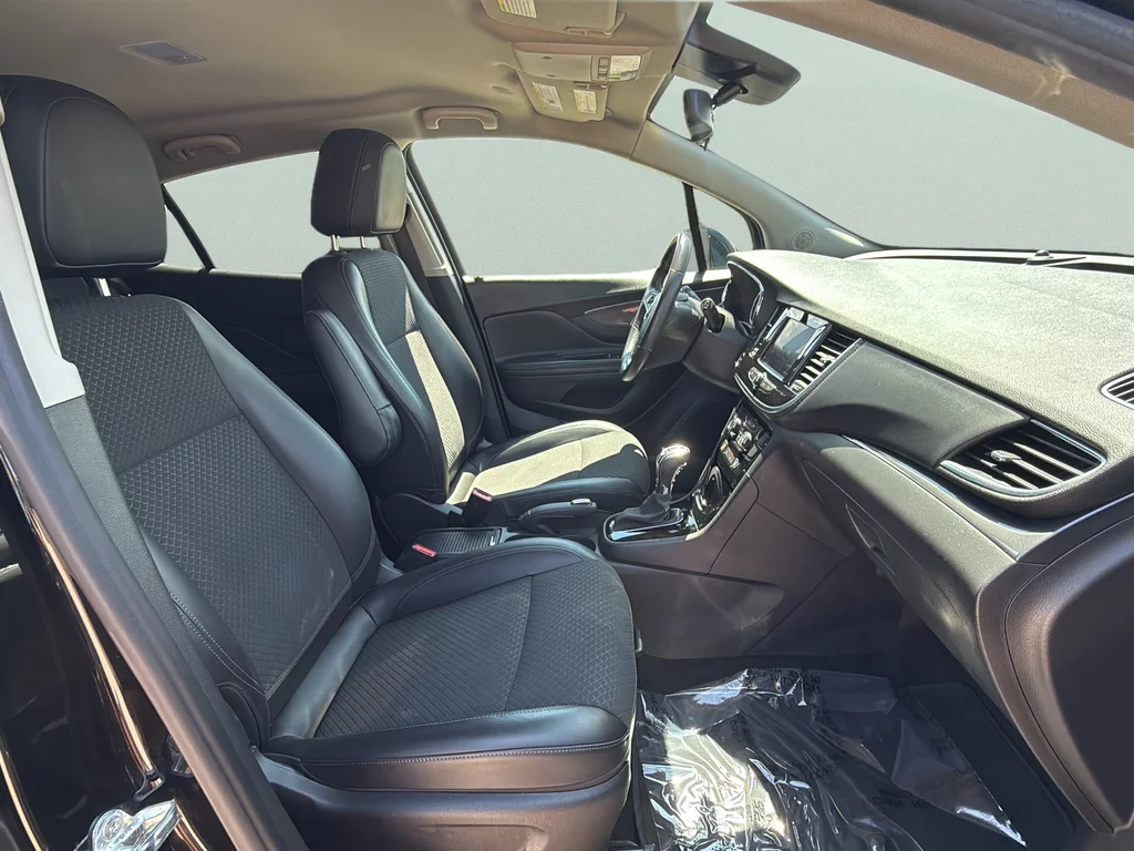 Used 2021 Ebony Twilight Metallic Buick Preferred image 15