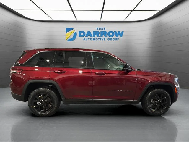New 2026 Velvet Red Pearl-Coat Exterior Paint Jeep Altitude image 6