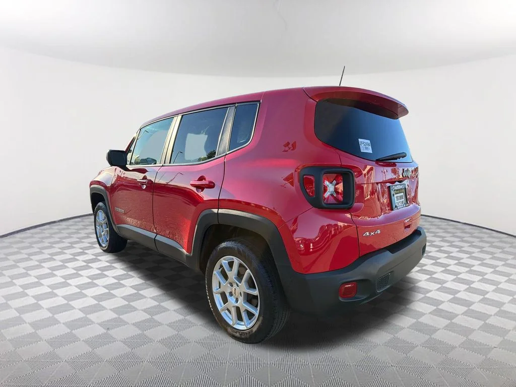 Used 2023 Red Jeep Latitude image 7