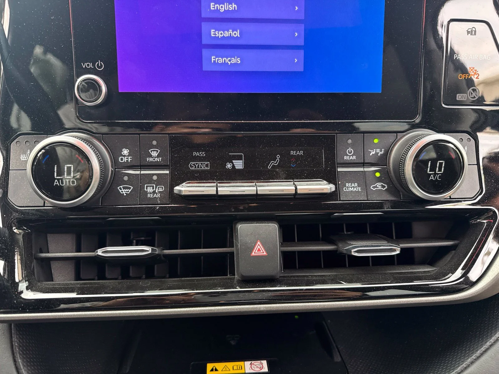 Used 2023  Toyota L image 19