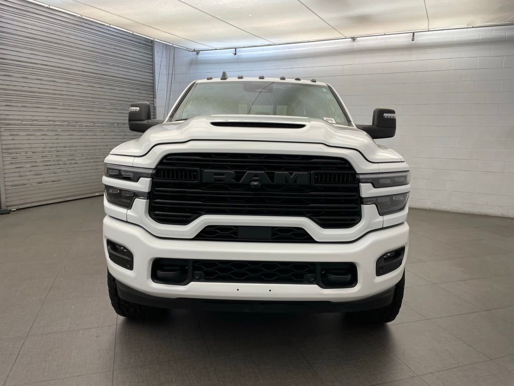 New 2026 Bright White Clear-Coat Exterior Paint RAM Laramie DRW image 9