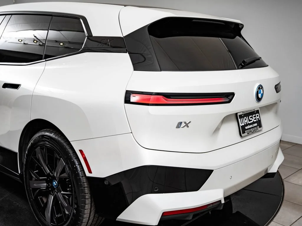 Certified Used 2025 Mineral White Metallic BMW xDrive50 image 18
