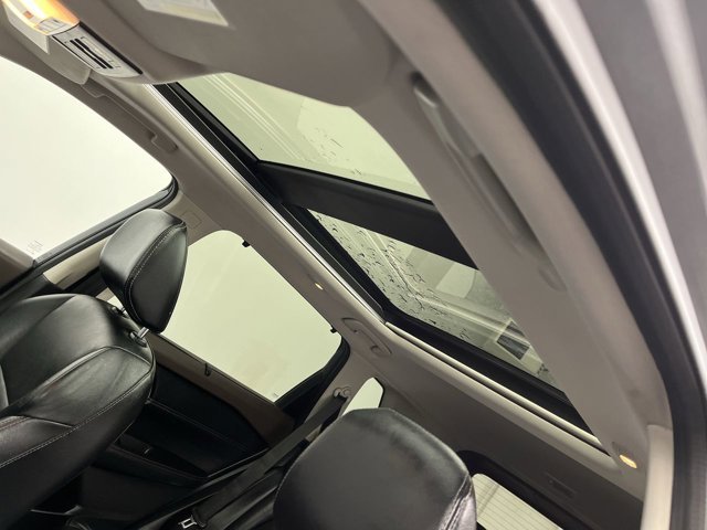 Used 2021 Gun Metallic Nissan SL image 6
