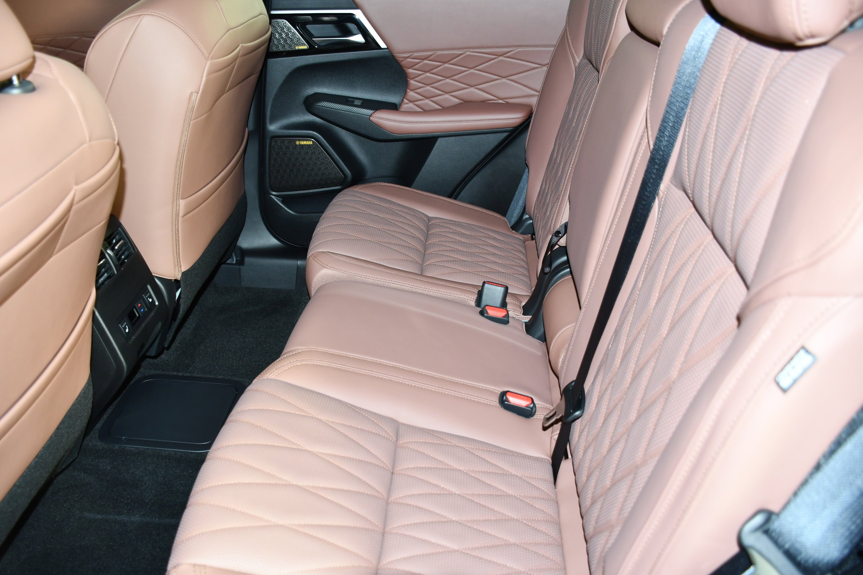 New 2026 Moonstone Mitsubishi SEL image 15