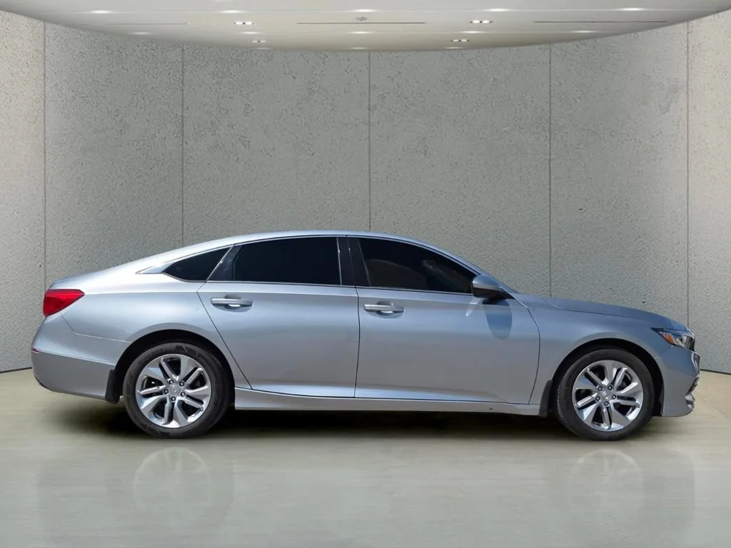 Used 2020 Silver Honda LX image 3