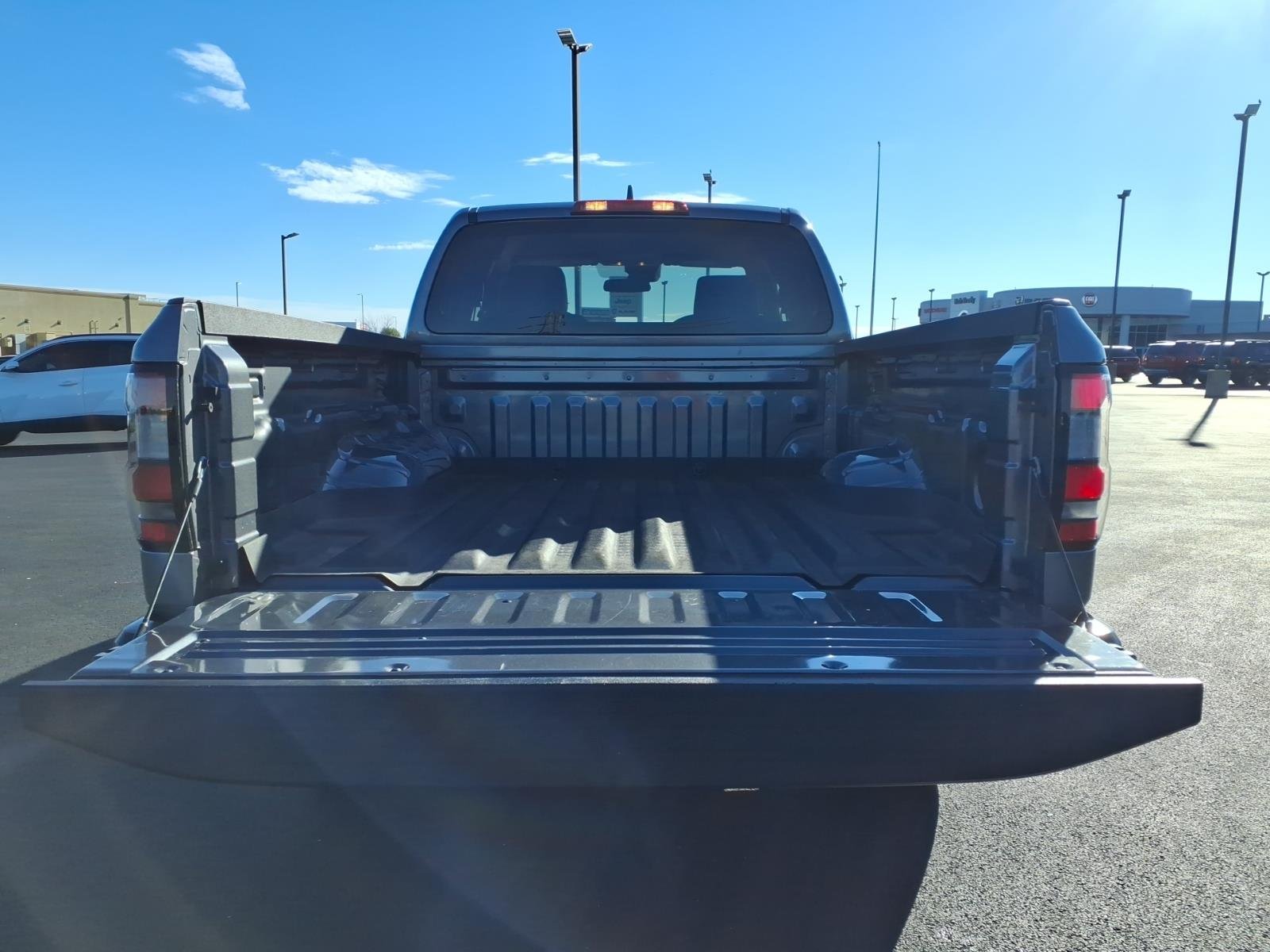2025 Nissan Frontier S - Photo 10