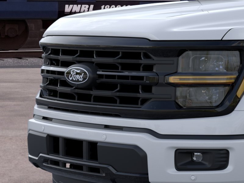 New 2026 Oxford White Ford XLT image 17