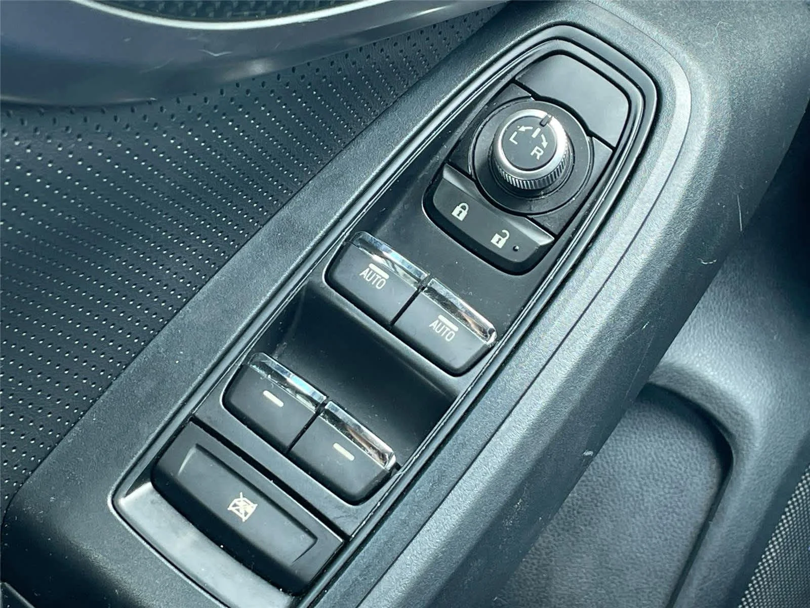 Used 2019 Cool Gray Khaki Subaru Limited image 19