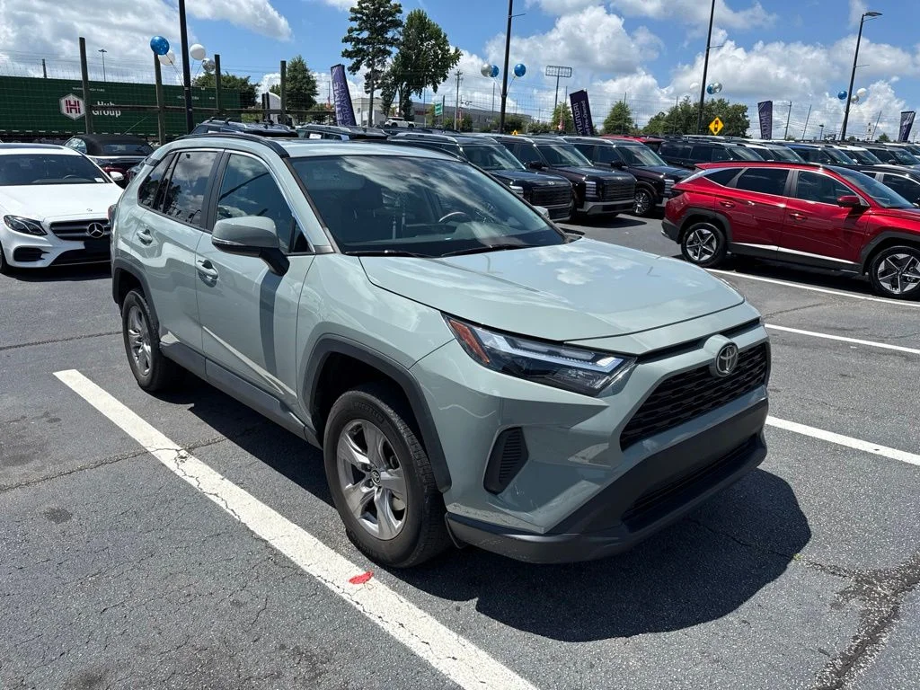 Used 2022  Toyota XLE image 1