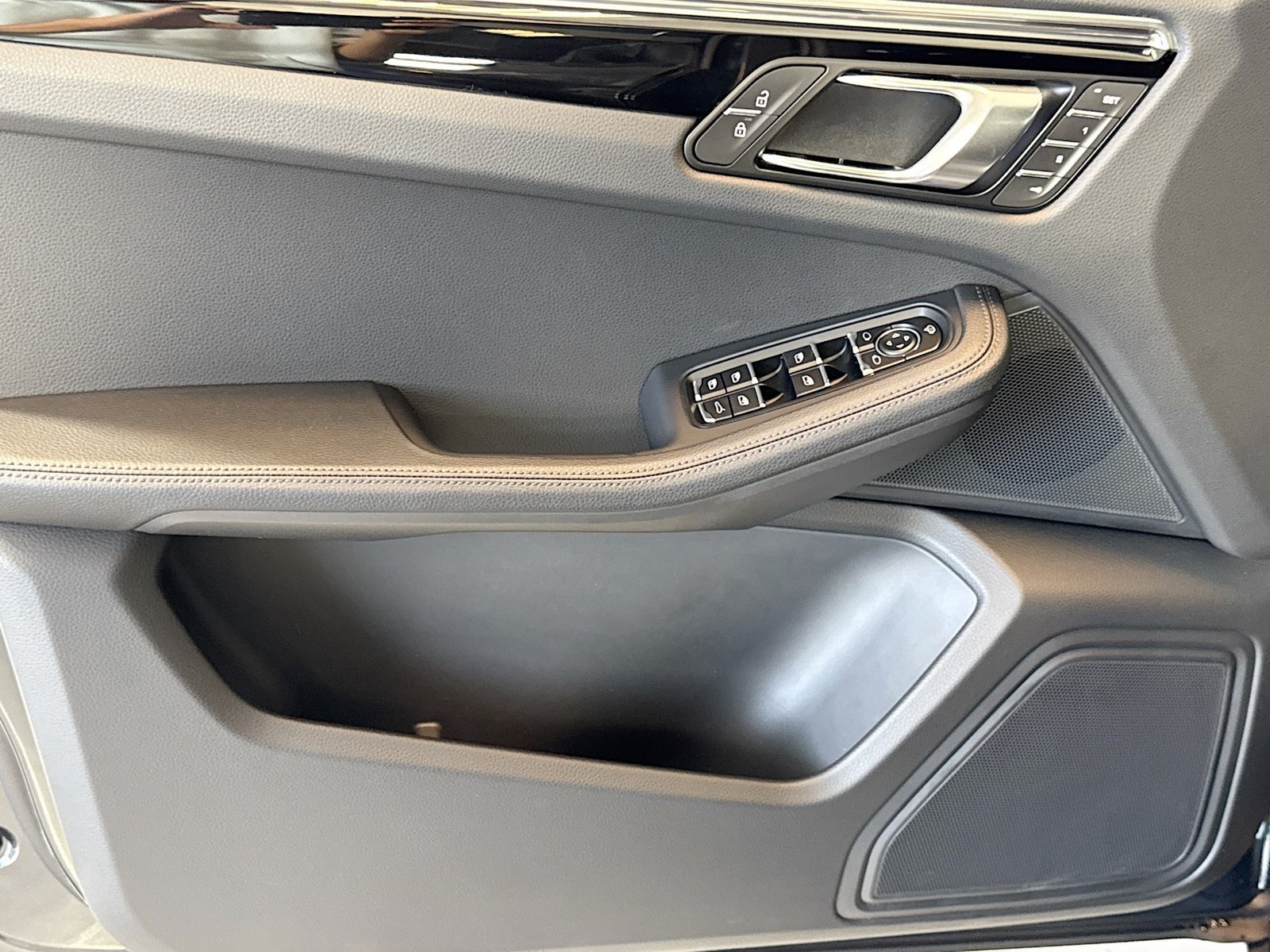 Used 2026 Volcano Grey Metallic Porsche  image 11