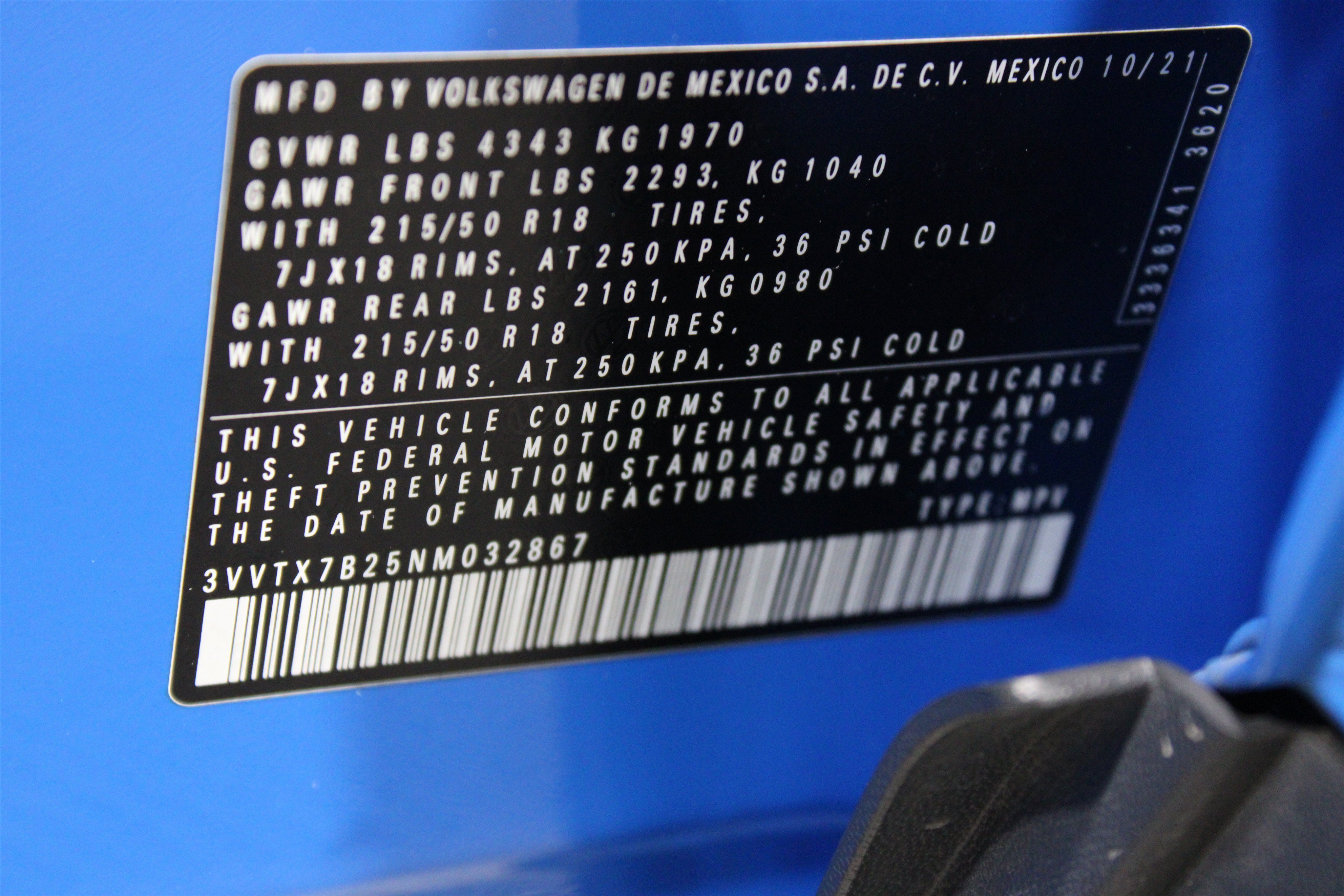 Used 2022 Blue Volkswagen SE image 37