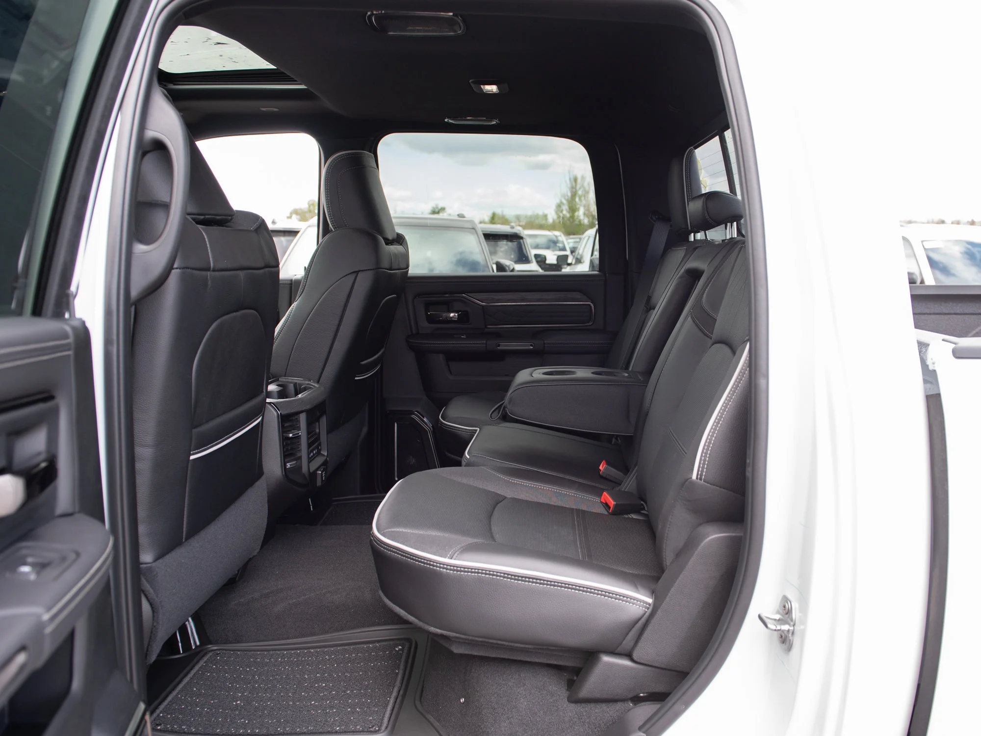 New 2026 White RAM Limited* image 24