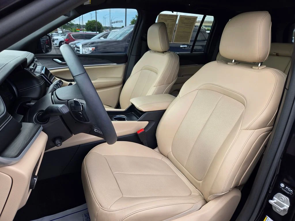 Used 2024 Black Jeep Limited image 18