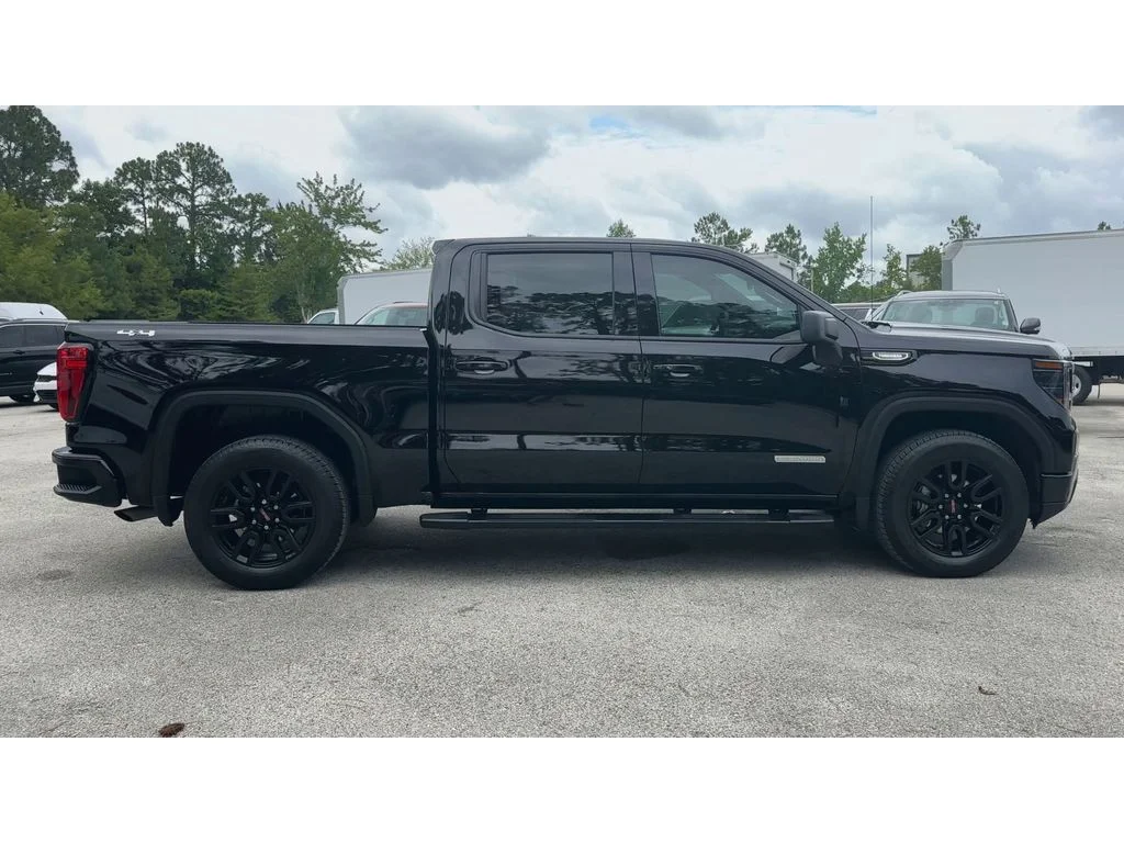 Certified Used 2025 Onyx Black GMC Elevation image 9