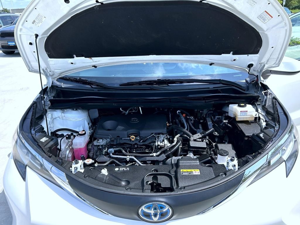Used 2021 White Toyota LE image 25