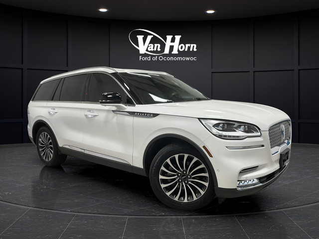 Used 2023 Pristine White Metallic Tri-Coat Lincoln Reserve image 1