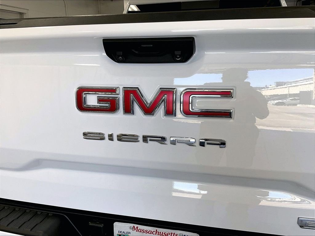 Used 2025 White GMC Elevation image 29