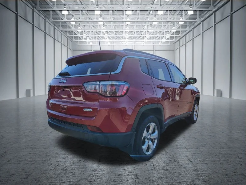 Used 2018 Red Jeep Latitude image 5