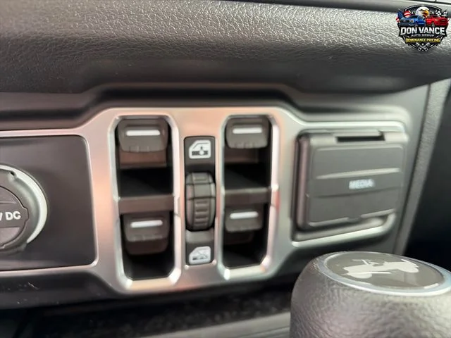 Used 2025 White Jeep Sport S image 11