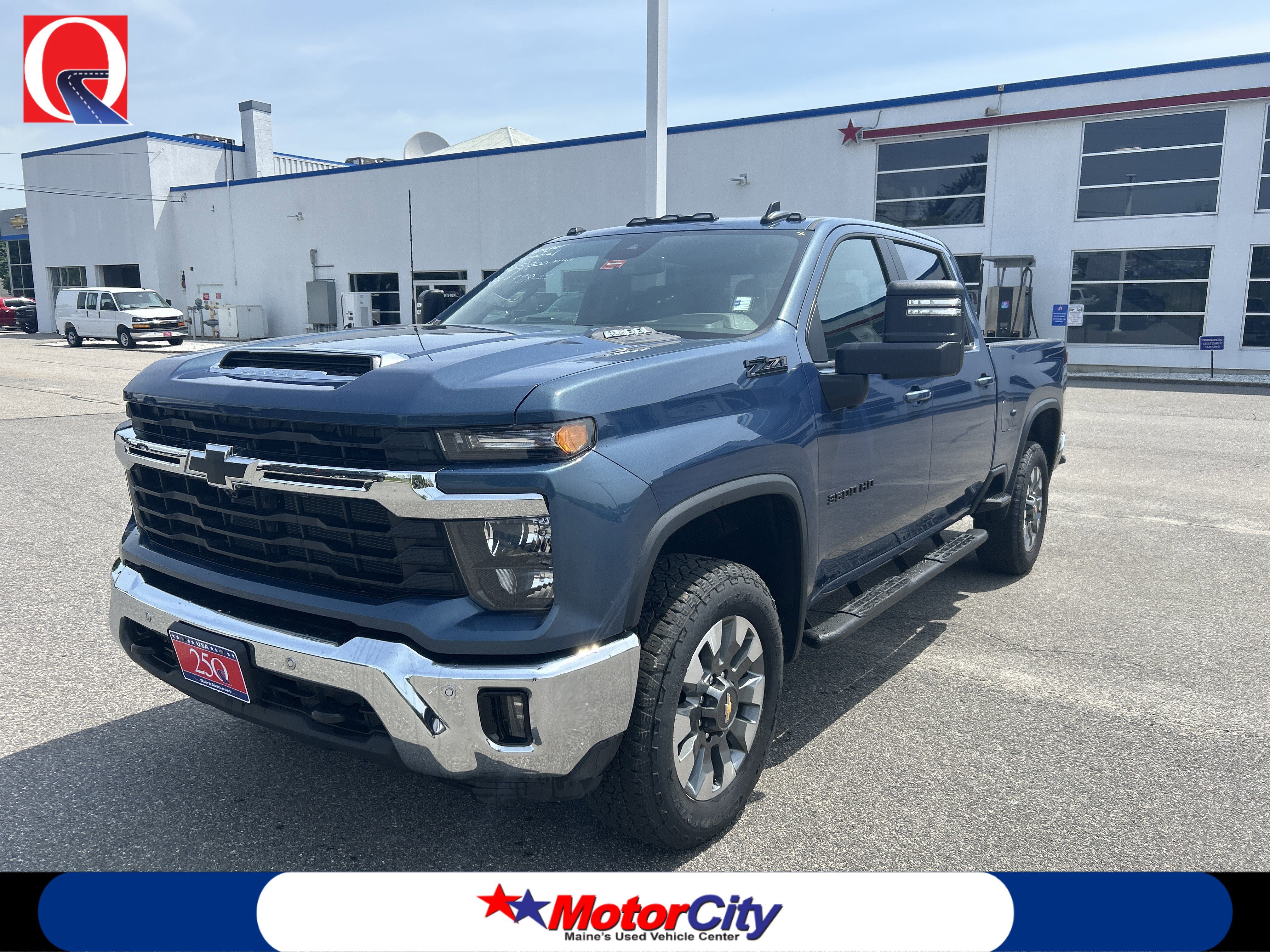 Used 2025 Lakeshore Blue Metallic Chevrolet LT image 1