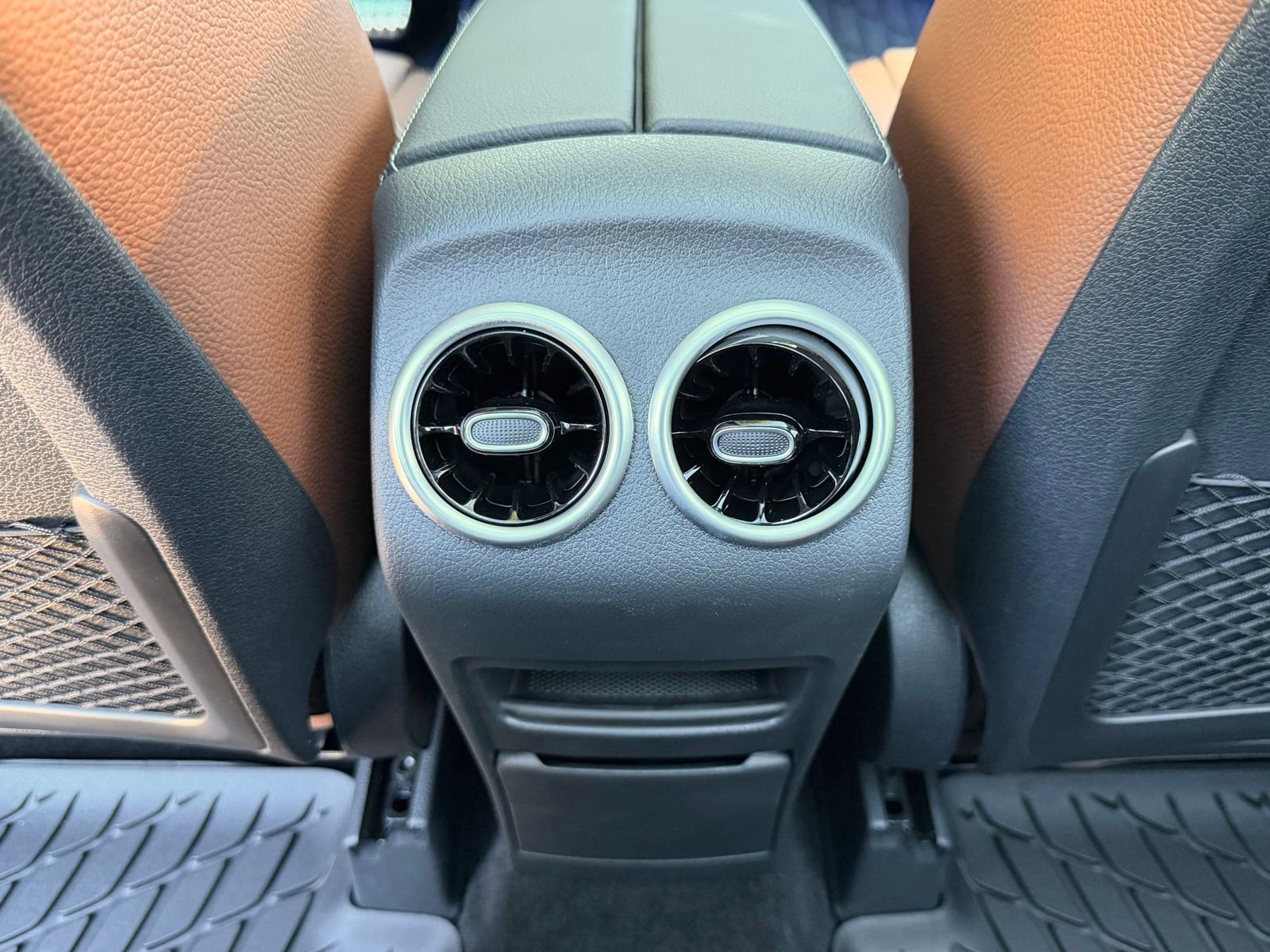 New 2026 Polar White Mercedes-Benz GLB 250 image 15