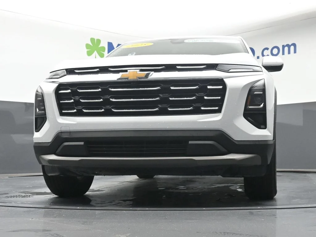 Used 2025 White Chevrolet LT image 7