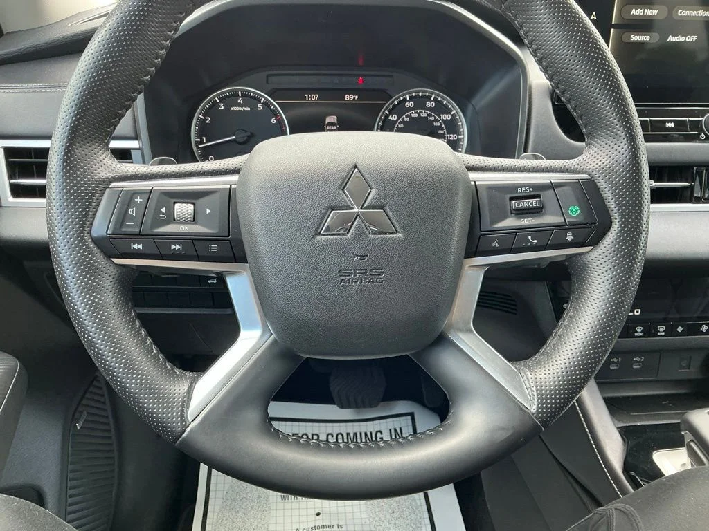 Used 2025  Mitsubishi SE image 39