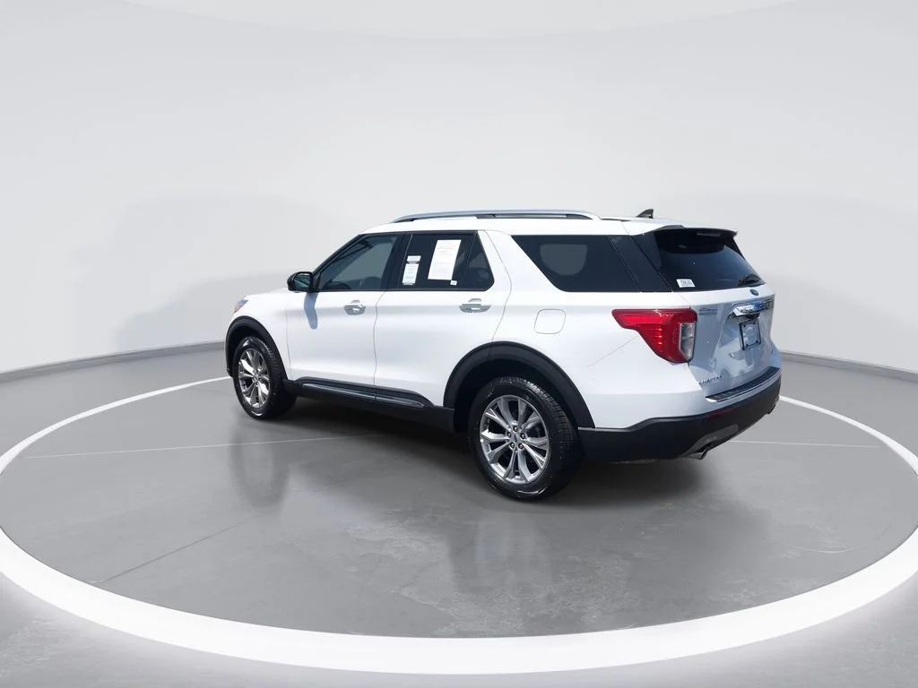Used 2023 White Ford Limited image 6