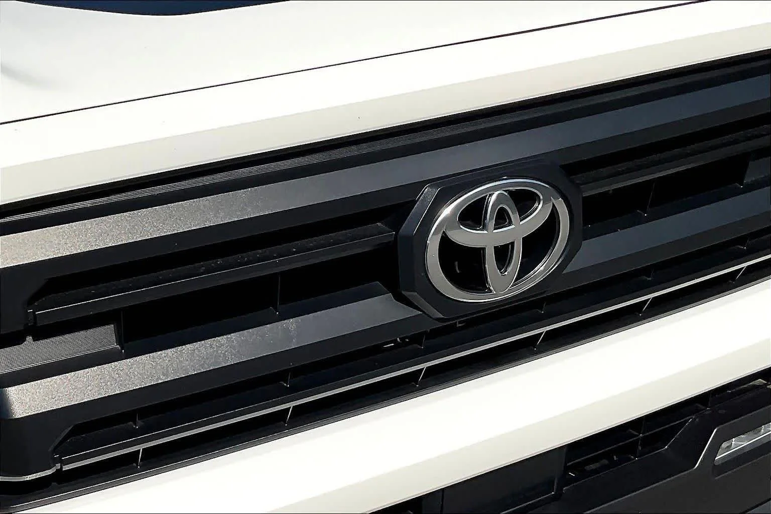 Used 2025 Ice Cap Toyota SR5 image 29