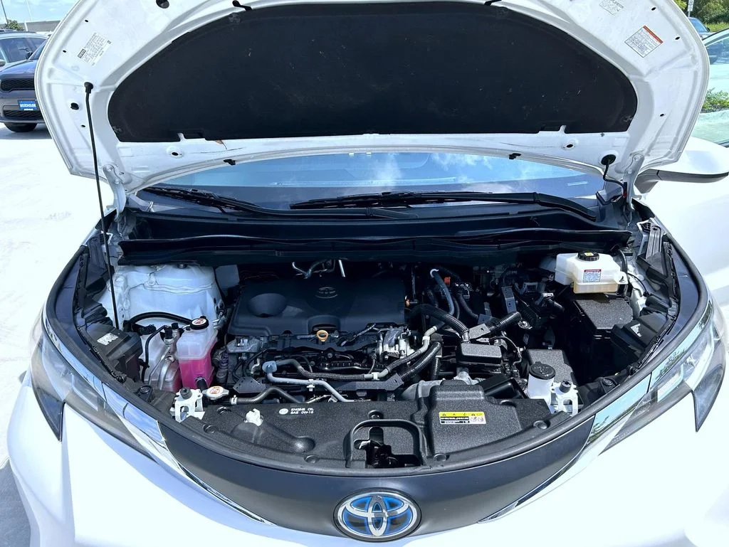 Used 2021 White Toyota LE image 25