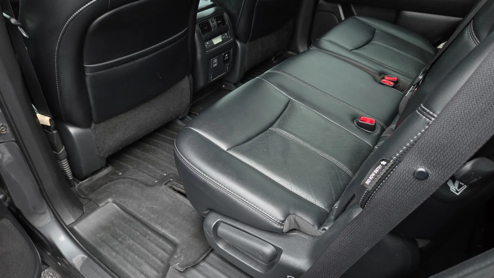 Used 2018 Gun Metallic Nissan Platinum image 40