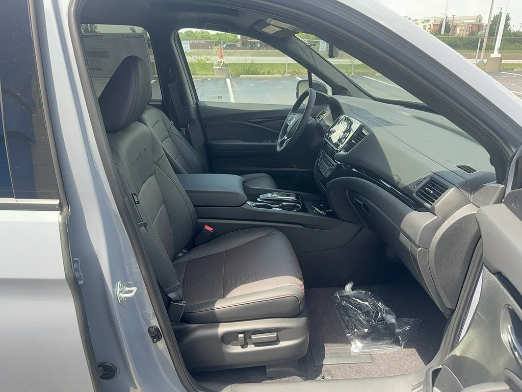 New 2026 Sonic Gray Pearl Honda Black Edition image 15