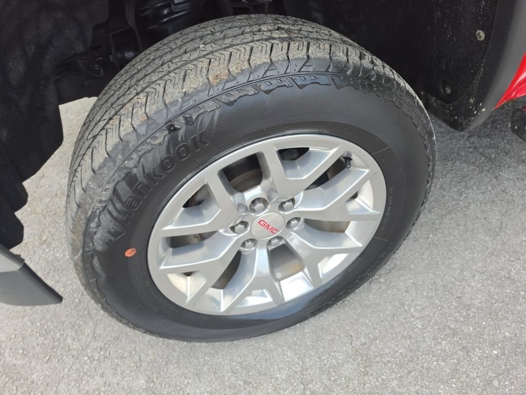 Used 2018 CARDINAL RED GMC SLT image 11