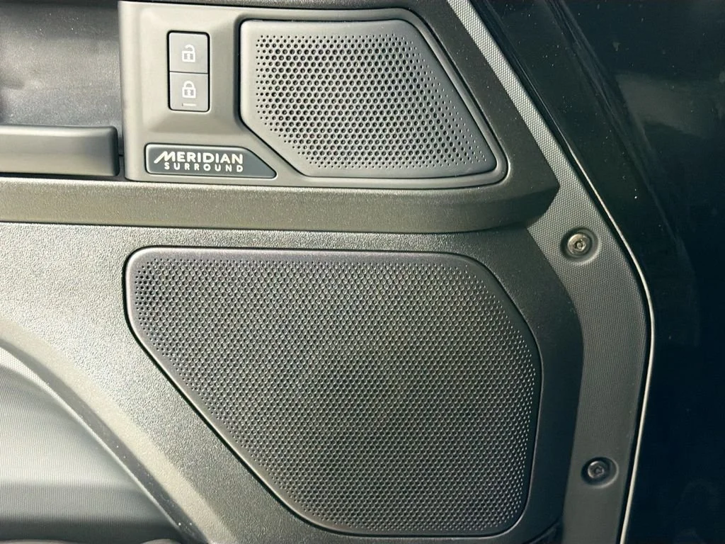 2026 Land Rover Defender OCTA Black - Photo 19