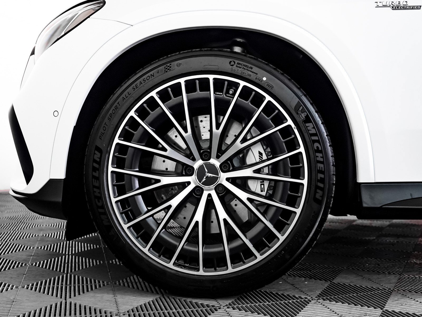 New 2026 MANUFAKTUR Moonlight White Metallic Mercedes-Benz AMG® GLC 43 4MATIC® SUV image 6